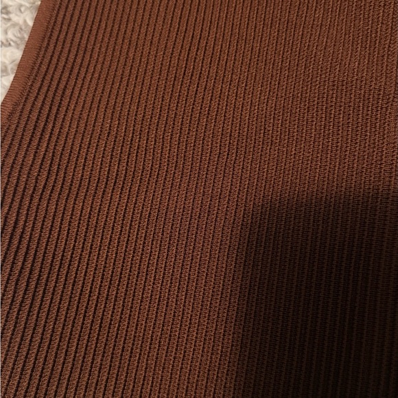 Babaton Ribbed Knit Sleeveless Crop Top - Picture 3 of 5